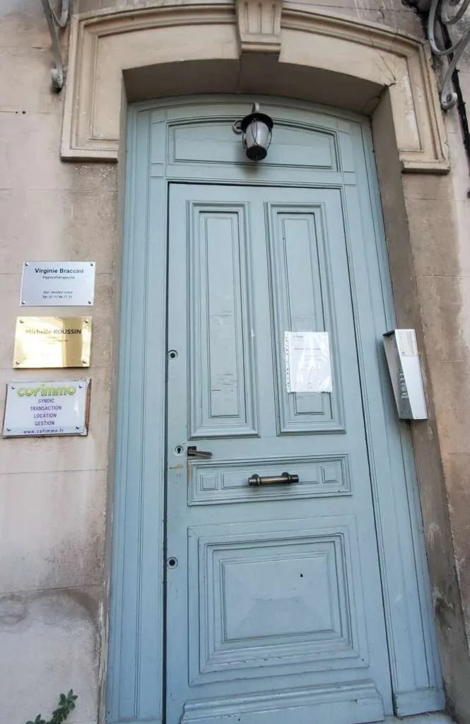 Porte d’entrée du cabinet